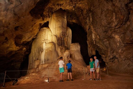 Family exploring Wellington Cave.
